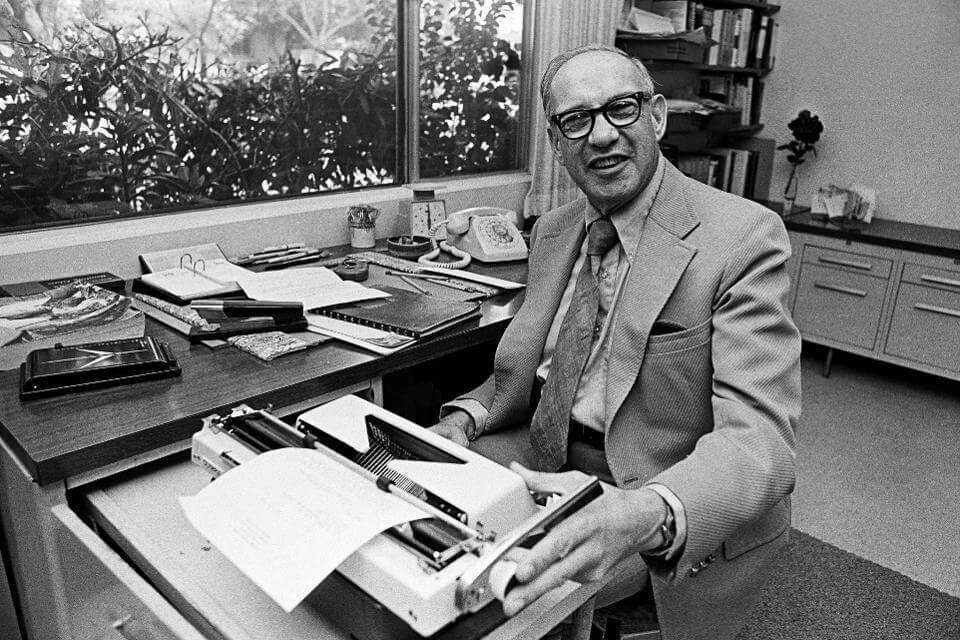 Peter Drucker gắn liền với lịch sử hình thành OKRs