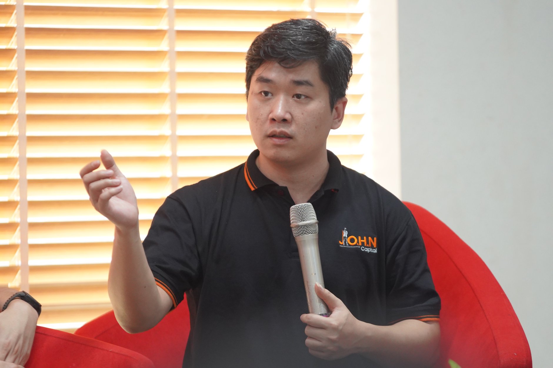 talk-show-biz-buzz-ong-Mai-Xuan-Dat